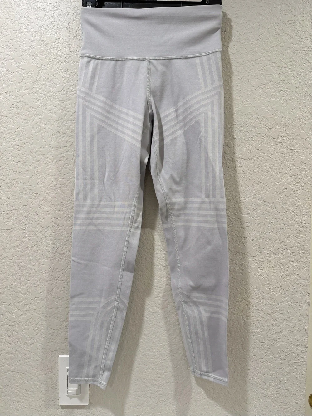 Alo Yoga High waisted Legging Size Small